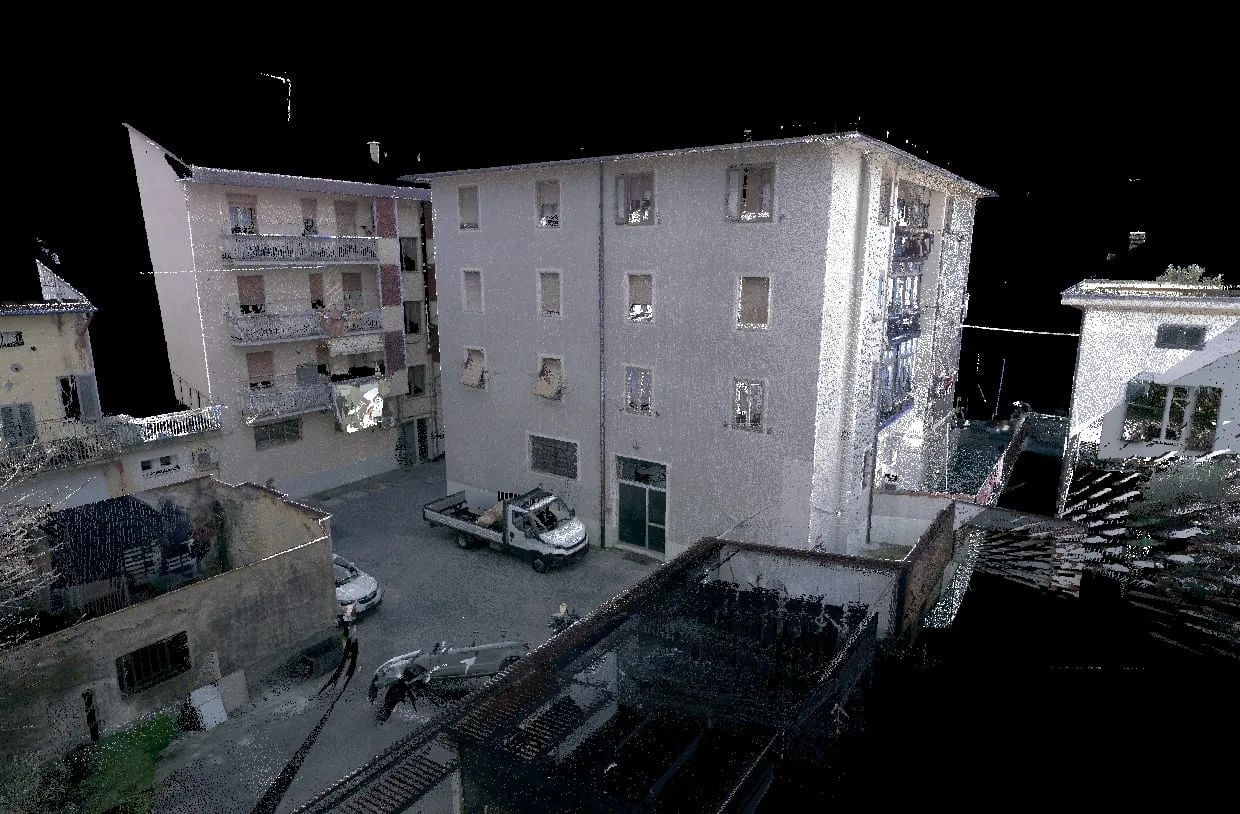 Nuvola di punti dei fronti di un condominio rilevato a Prato